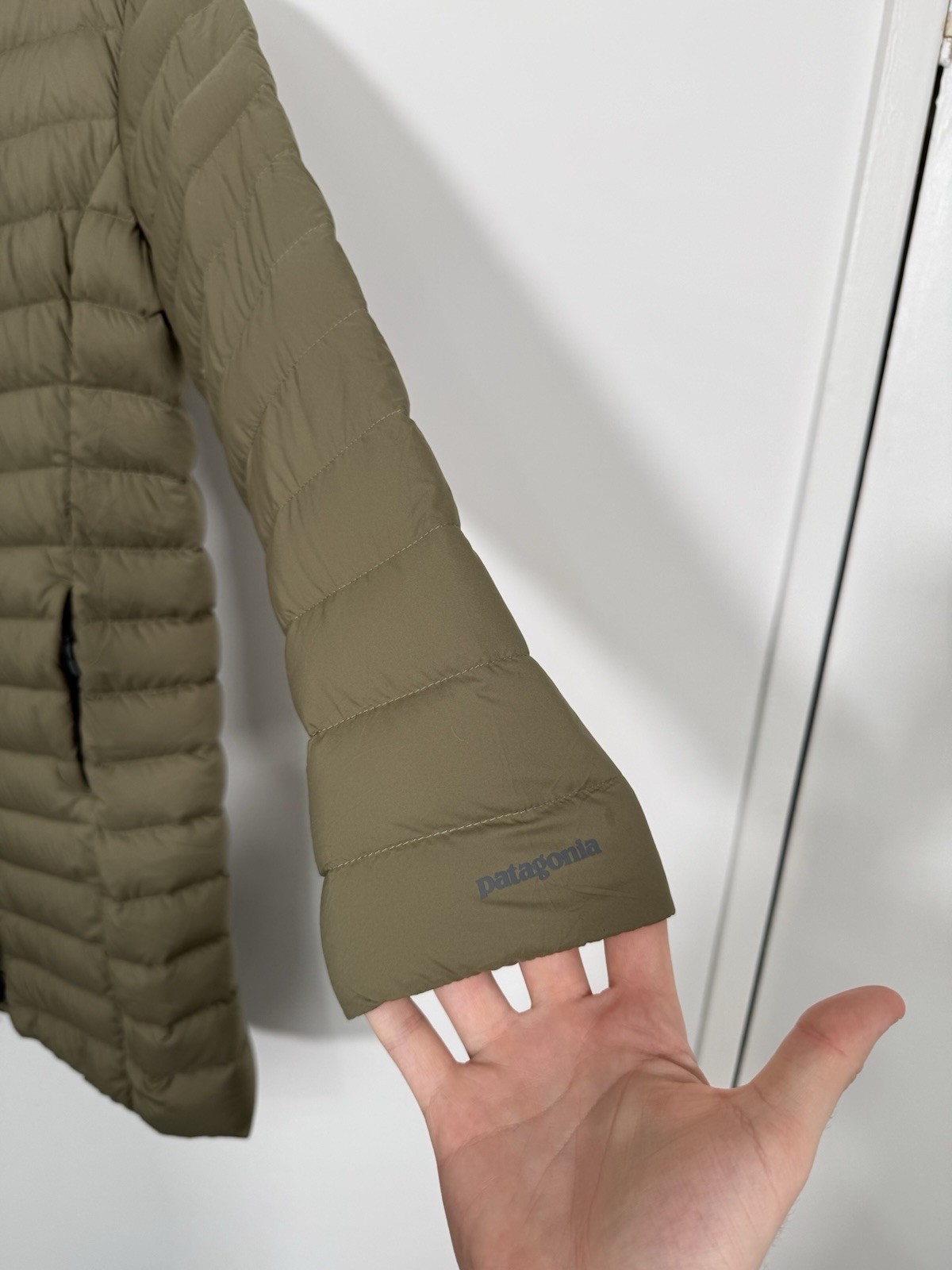 Patagonia Women’s Silent Down Parka Sage Medium Excellent Condition RRP £329 image 9