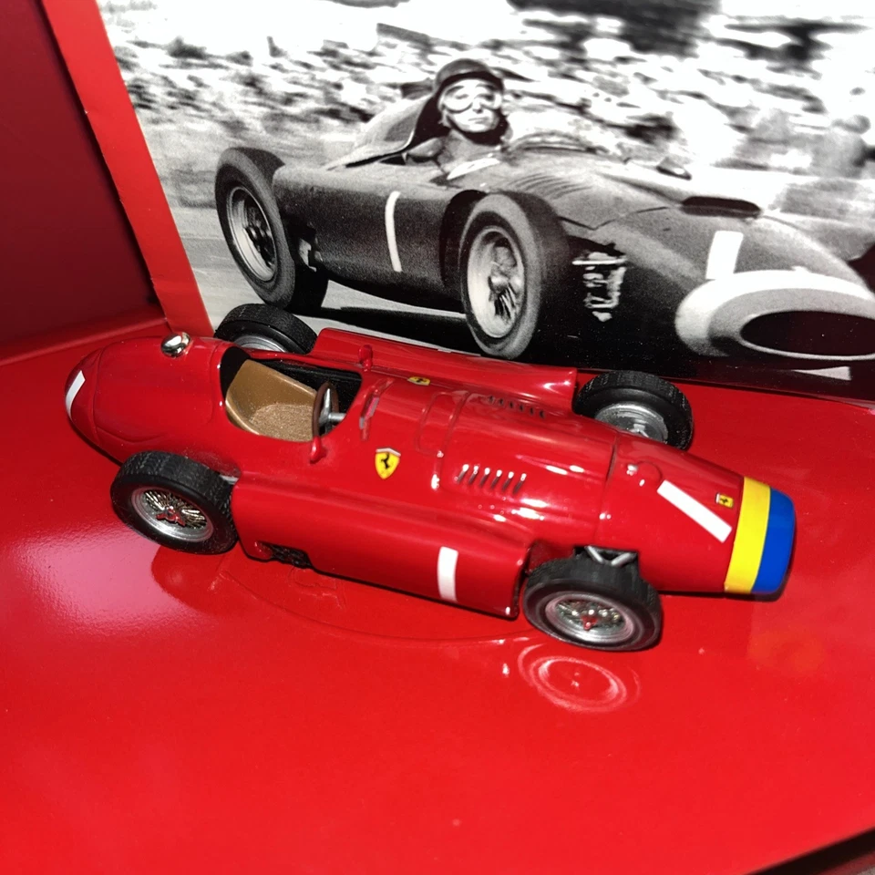 Hot Wheels F1 1/43 Scale Diecast SF01/56 - 1956 Ferrari D50 #1 - JM.Fangio - Image 2 of 4