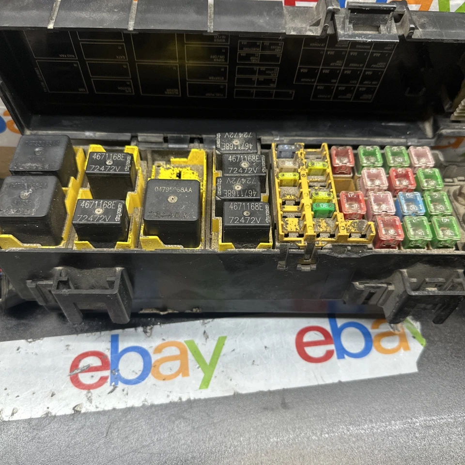 Módulo OEM de junção caixa de fusíveis Jeep Liberty 2006 - Imagem 4 de 4