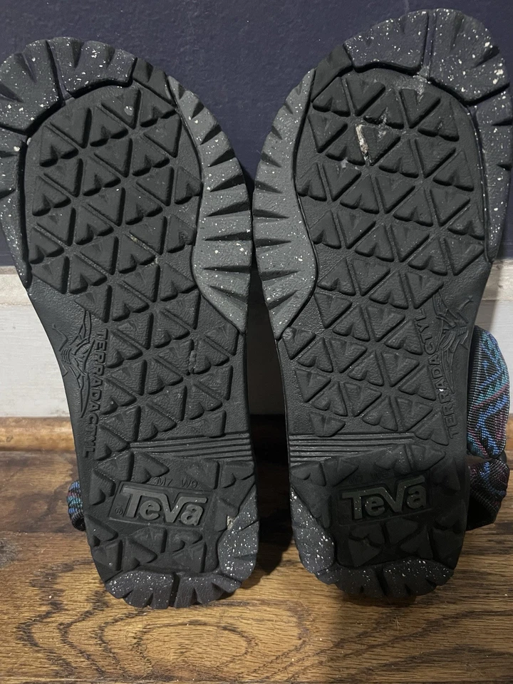 Mujer’s Terradactyl Teva’s Talla 9 Foto 2 de 4