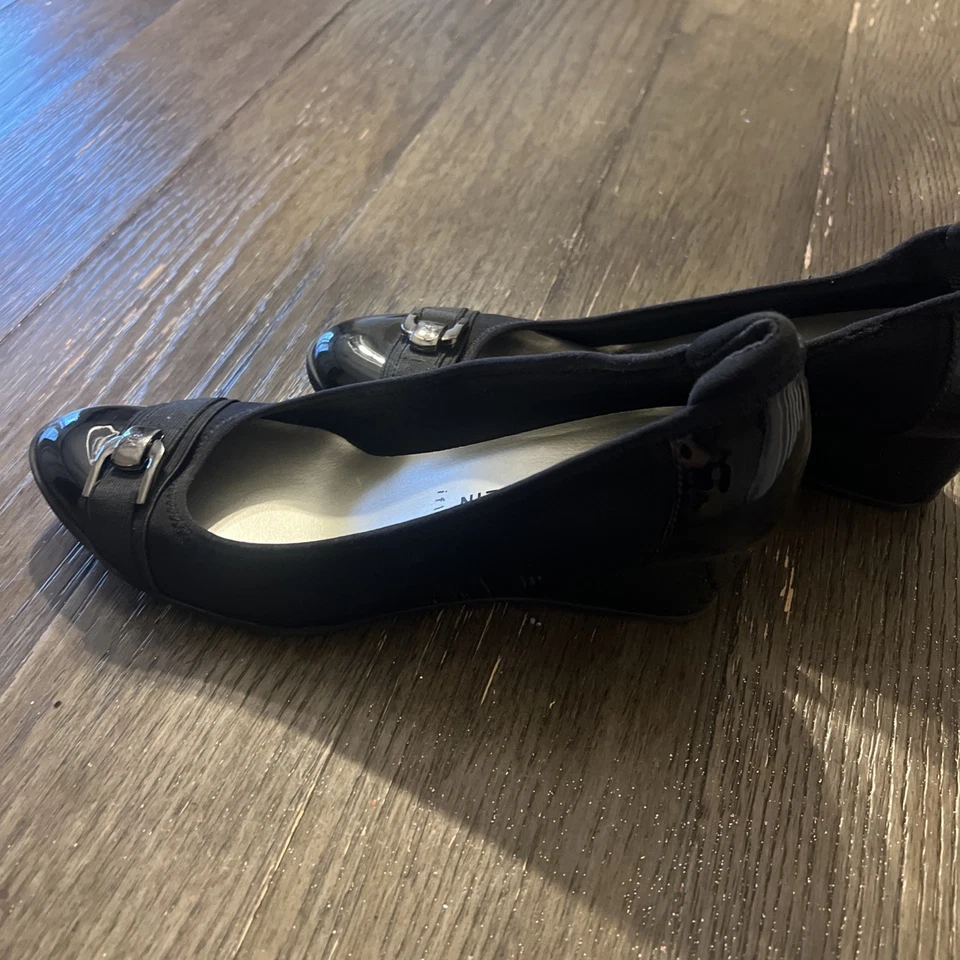 Женские спортивные туфли Anne Klein 8,5 M черные на танкетке с открытым носком ткань/лакированная кожа - Изображение 3 из 4