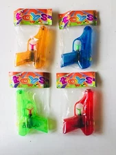4 WATER GUN TOYS / WATER PISTOL / TOY SQUIRT GUN / KIDS(RED/ORANGE/BLUE/GREEN)