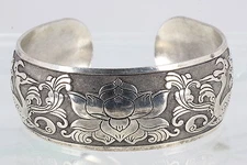 COSTOME EMBOSSED DESIGN CUFF BRACELET FASHION 7632