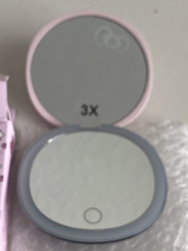 Impressions Hello Kitty Supercute Signature Compacto 3X LED Espejo Compacto NUEVO - Imagen 8 de 10