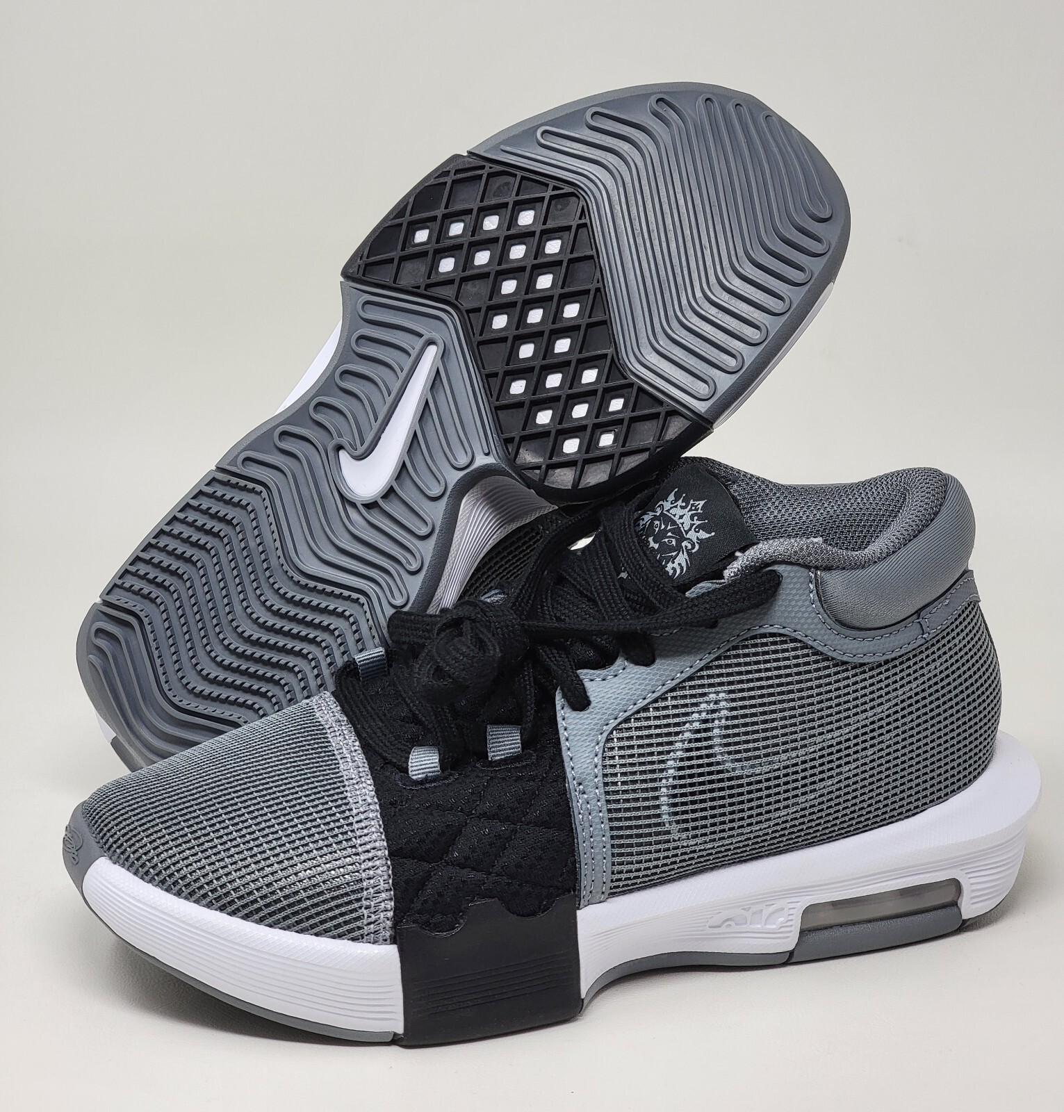 Nike LeBron Witness 8 Basketball Sneaker Gray Shoes FB2239-004 Mens Size 4 New