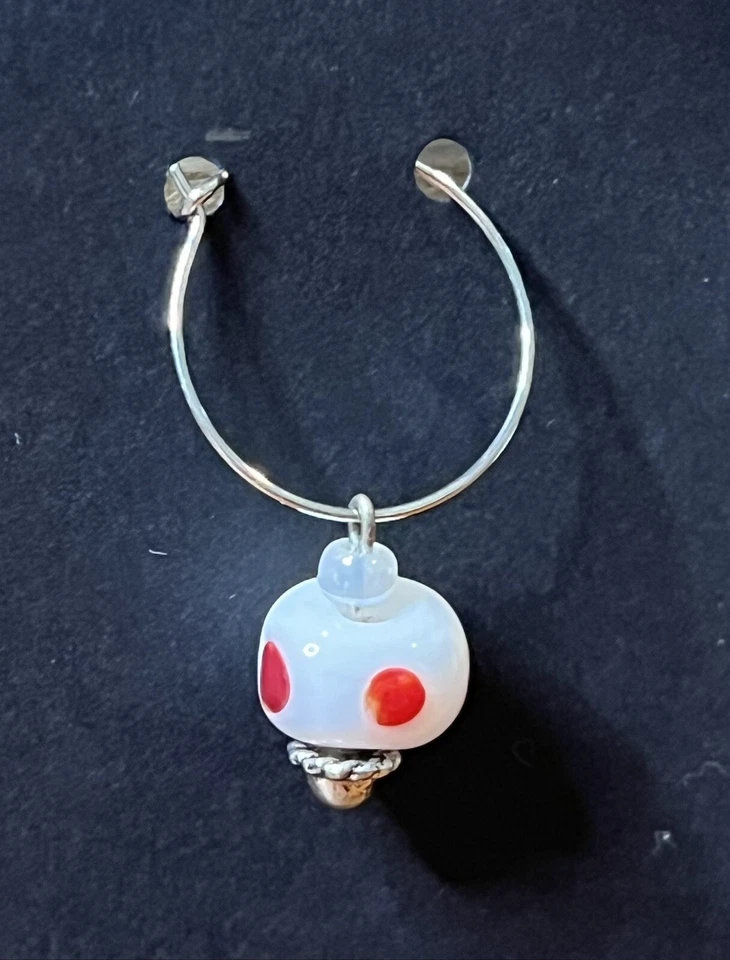 Juego de 4 dijes de copa de vino hechos a mano por De'Ki White Dot Drop Foto 3 de 4