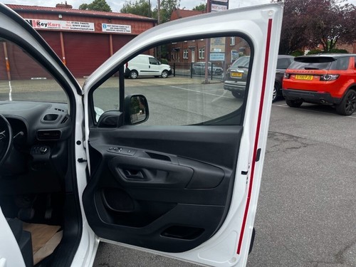 Vauxhall Combo Cargo 2300 1.5 Turbo D 130ps L2 H1 Edition Automatic Van Auto - Picture 21 of 24