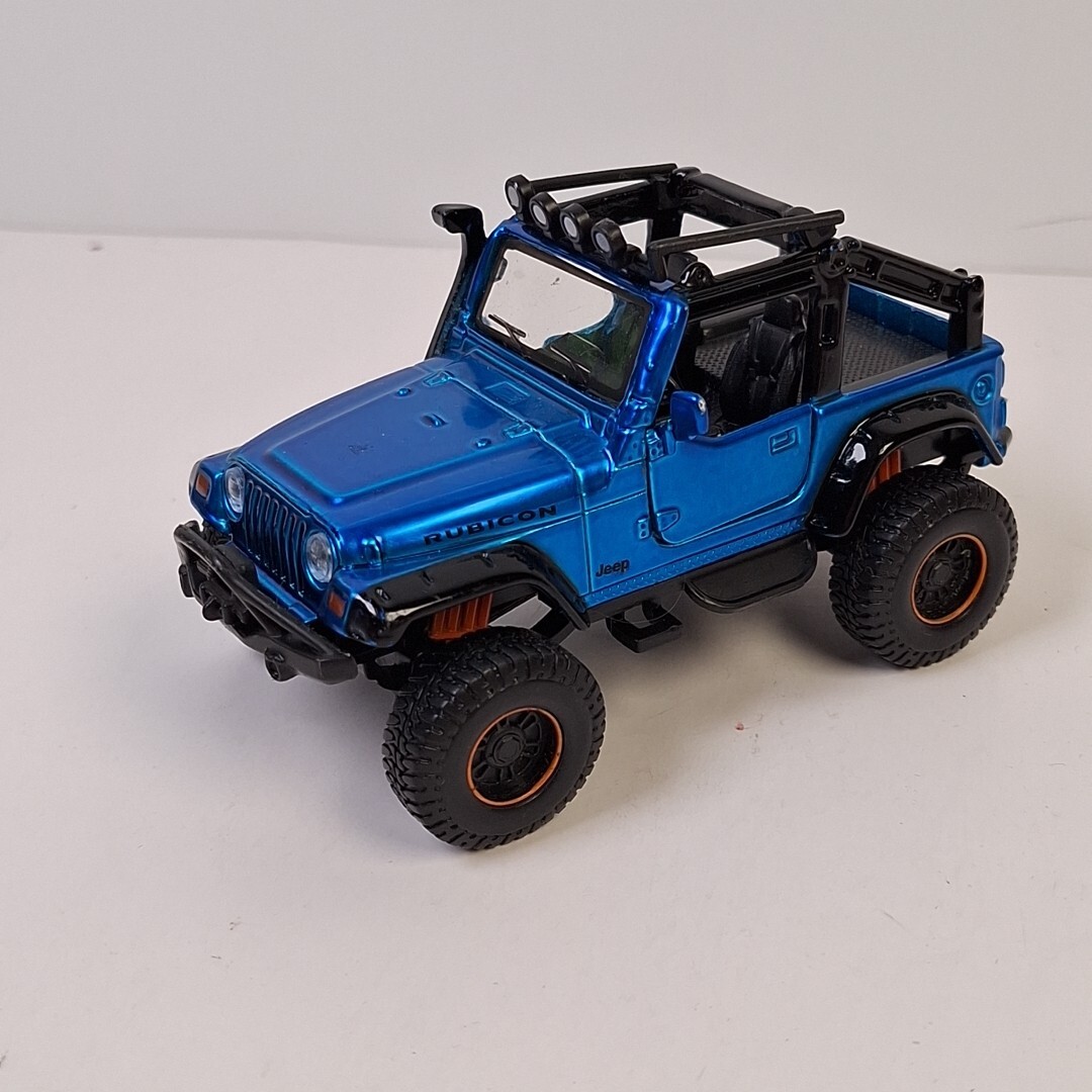 2003 JEEP WRANGLER RUBICON 4x4 SUV LIFTED SHINY BLUE 1/35 MAISTO