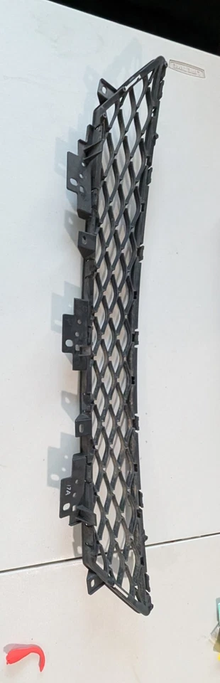 Оригинальная нижняя решетка переднего бампера для Infiniti Q60 2017-2022 62254-5CA0A от оригинального производителя - Изображение 2 из 3