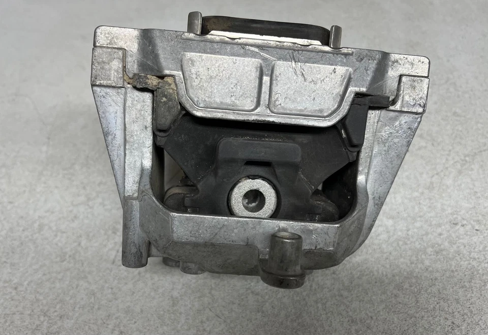 2015 Volkswagen Beetle Convertible Engine Mount Front 1K0199262CN  OEM Foto 4 de 4