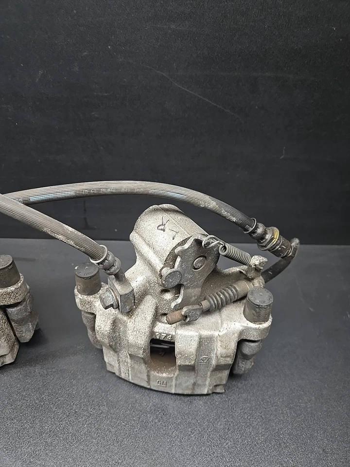 07-10 JUEGO DE PINZAS DE FRENO TRASERO IZQUIERDO Y DERECHO SATURN SKY PONTIAC SOLSTICE OEM Foto 2 de 4