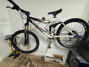 引取限定　KONA　スティンキー このKona Stinkyについて何か情報ありますか？ : r/mountainbiking
