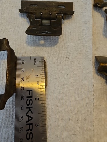 Vtg Lot Of 4 Brass Cabinet Door Hinges 5986 - Picture 5 of 6