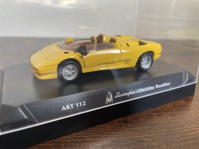 ART 112 Lamborghini Diablo Roadster Sportwagen Modellauto Gelb mit Vitrine Retro
