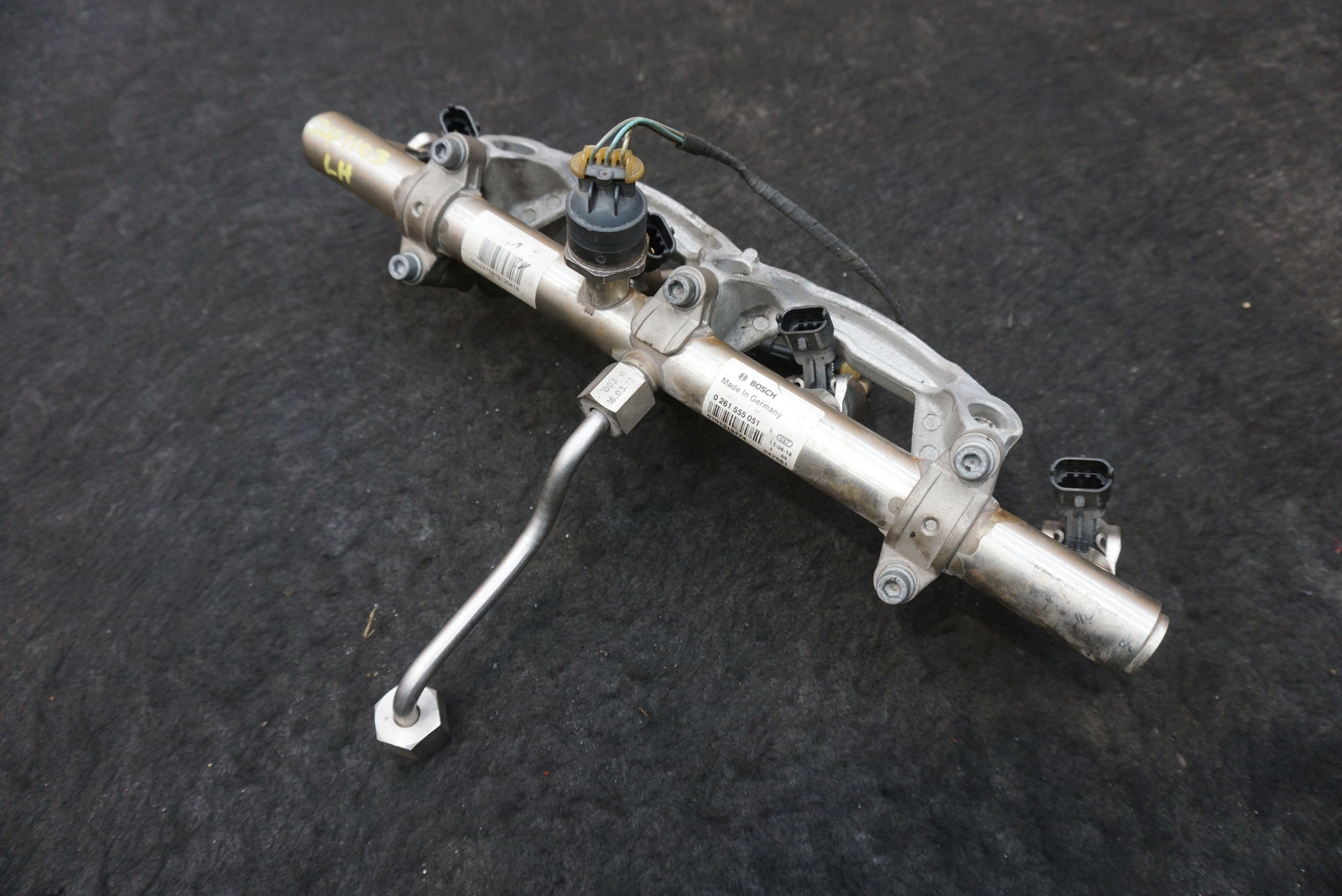 Left Fuel Injection Rail Pipe 4 Injector OEM 247581 Ferrari California 2008-14