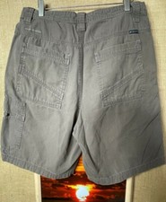 Columbia Omni-Shield men  s brown shorts size 34 x 9 flat solid
