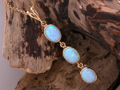 9 Karat Gelbgold feuriger Cabochon Opal dreifach ovaler Anhänger & Halskette britischer Herstellung