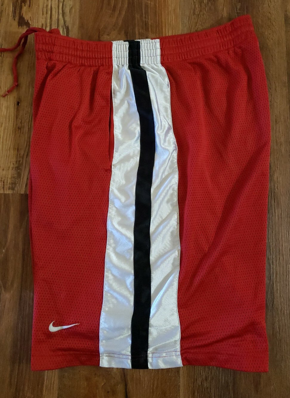 NIKE MENS MESH LINED BASKETBALL SHORTS SWOOSH RED/WHI… Gem