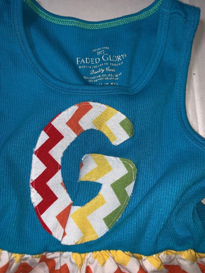 Usado - Vestido Gloria Desteñido Niñas (Talla S/6) Foto 2 de 4