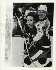 1976 Press Photo Scott Garland and Andre DuPont fight over puck in Philadelphia
