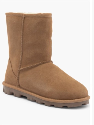 NWT UGG ESSENTIAL SHORT BOOTS