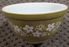 Pyrex Vintage 401 Spring Blossom Green Crazy Daisy Mixing Bowl 1.5 Pint (4.26)