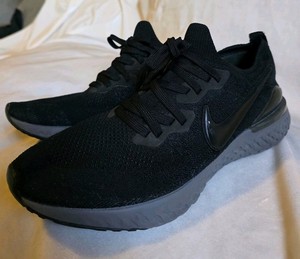 Nike Epic React Flyknit 2 Black Anthracite Talla 12 para Hombre Usado.