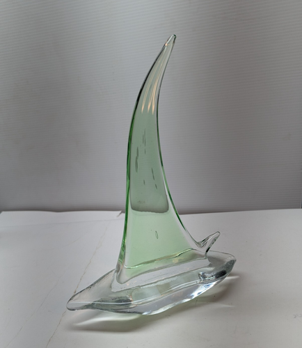 Vintage MCM mundgeblasenes Segelboot grün Kunstglas Boot Vintage 8 x 10 Zoll