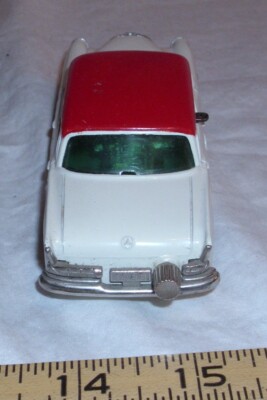 SCHUCO MERCEDES BENZ 220S MICRO RACER 1038 CAR WIND UP TOY WORKS