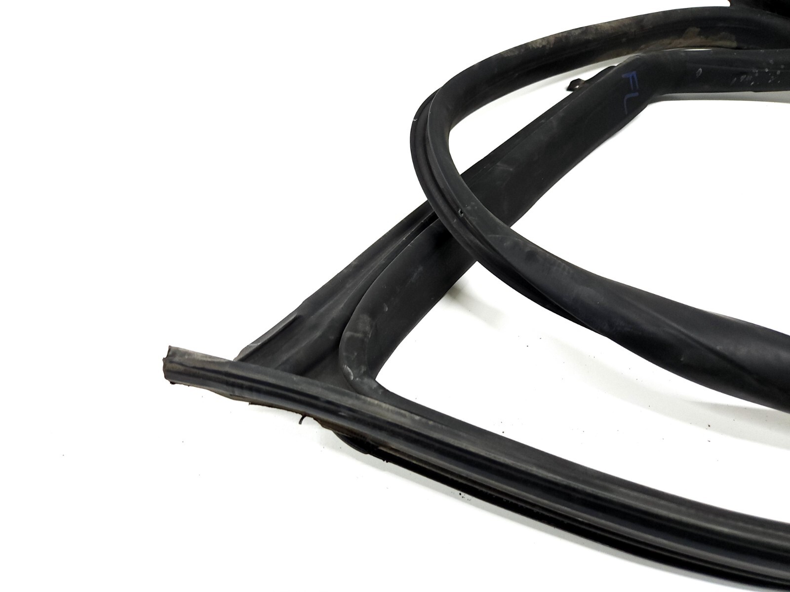 ⭐ 14-20 Maserati Ghibli Quatt Front Left Door Body Weatherstrip Gasket Seal Oem