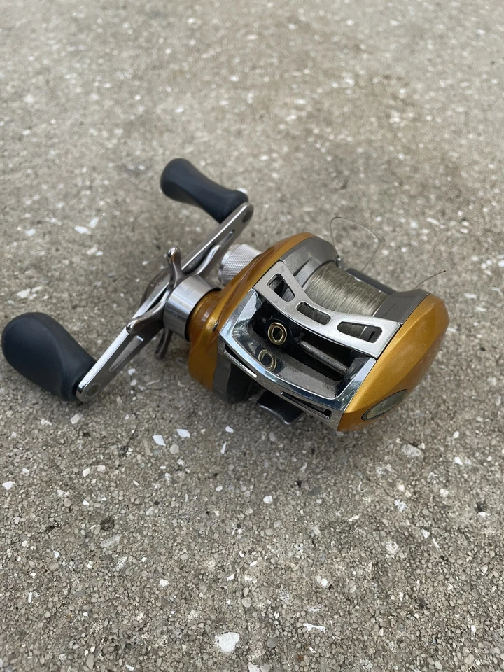 Carrete de baitcast Pflueger Asaro 6:4:1 8 rodamientos de bolas Foto 2 de 4