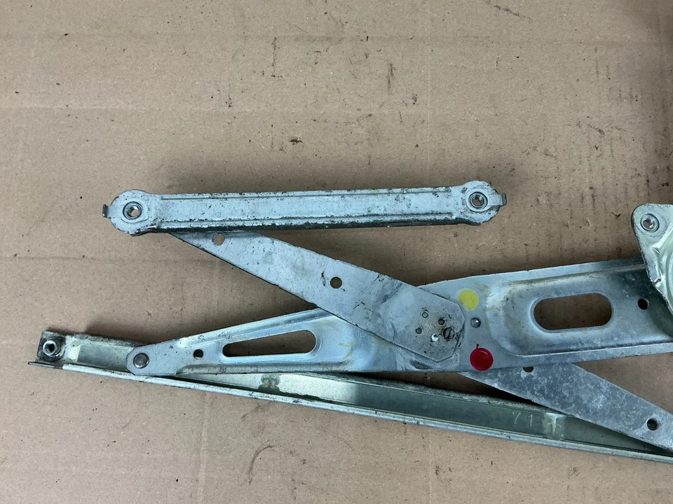 Regulador de ventana de puerta lateral del conductor trasero izquierdo Toyota Prius 2004-2009 con motor OEM Foto 3 de 4