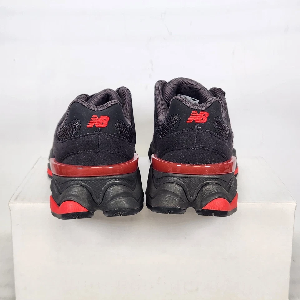 Talla 3 Niños Grandes - New Balance 9060 - Negro Cemento / Rojo Verdadero - PC9060JR Foto 4 de 4