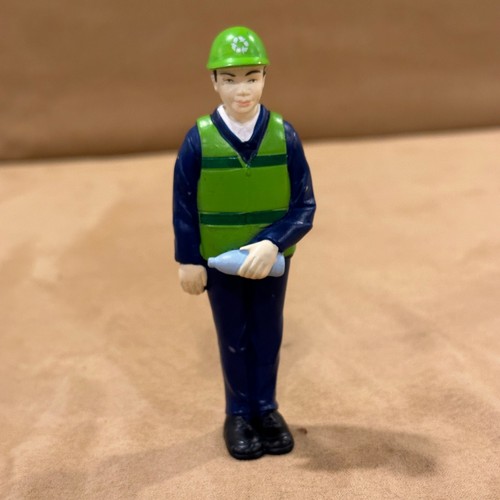Recycling Müll Person Frau lange schwarze Haare Figur Puppe Puppenhaus Spielzeug 5 Zoll