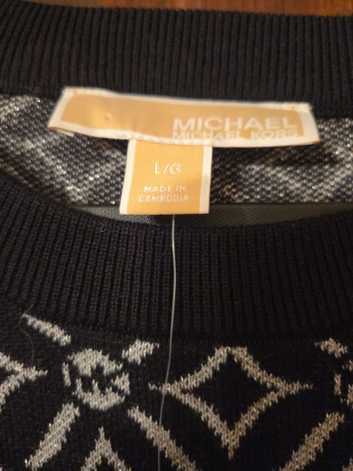 Lindo suéter feminino Michael Kors tamanho G preto com detalhes prateados - Imagem 2 de 4