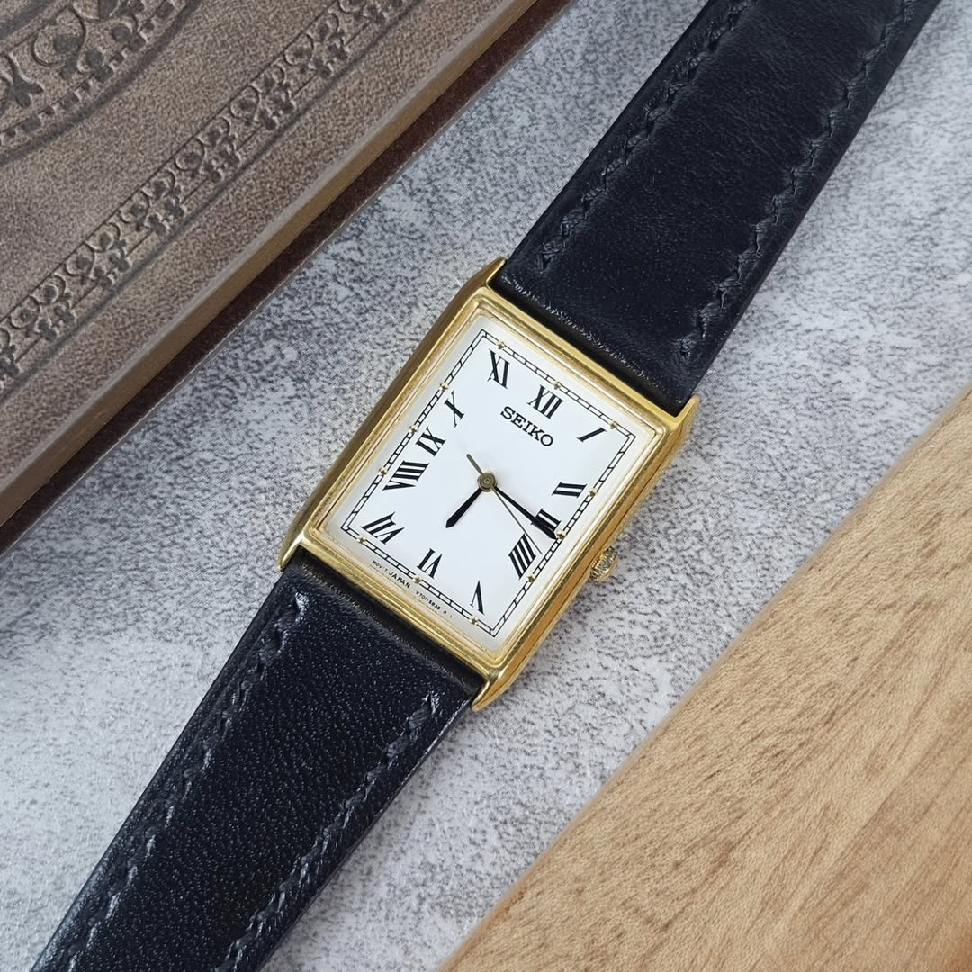 RARE Seiko Square Roman Index White Dial Quartz V701-5E10 Dress