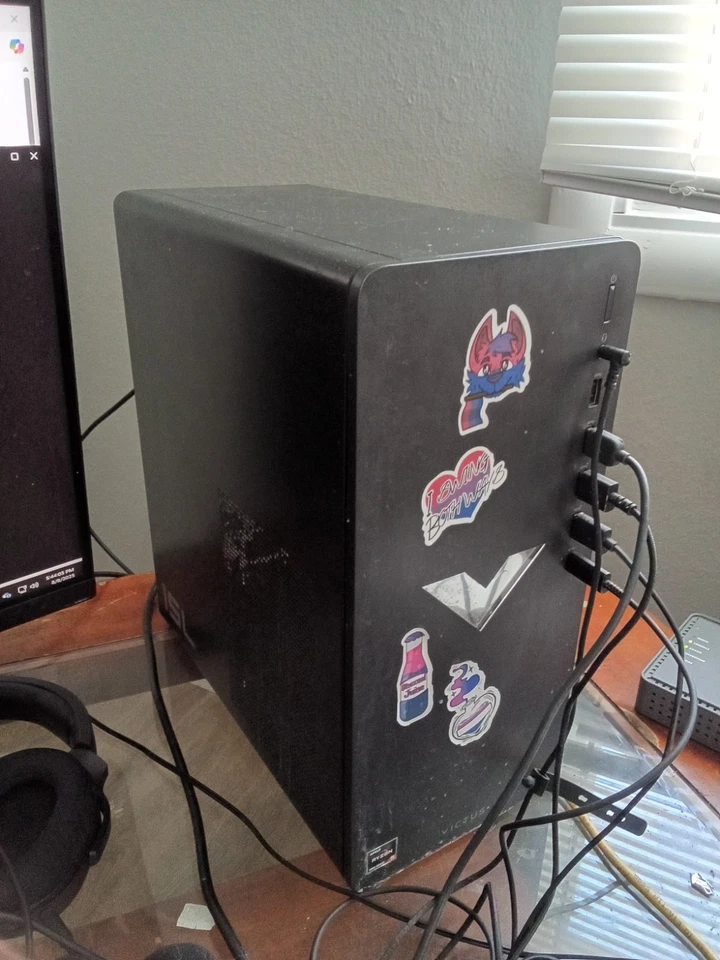 Victus by HP 15L TG02-0014 (512GB SSD, Intel Core i3-12100F, 3.30 GHz, 8GB)... Foto 2 de 2