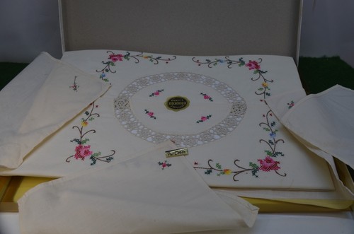Centre de table - - broderie main