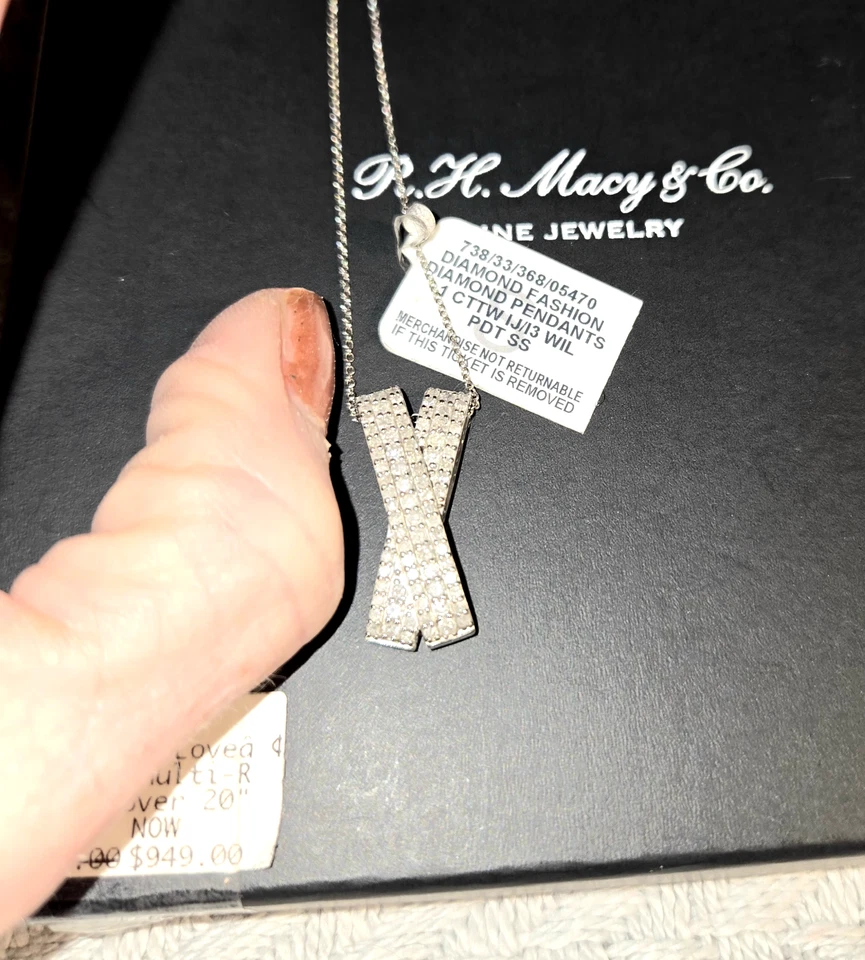 Collar Colgante Envuelto en el Amor Diamante Multi-Fila Cruzado 20" (1 ct. t.w.) en Foto 3 de 4