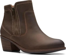 Clarks Neva Zip Womens Ankle Boots Taupe Leather wo/box 26175202