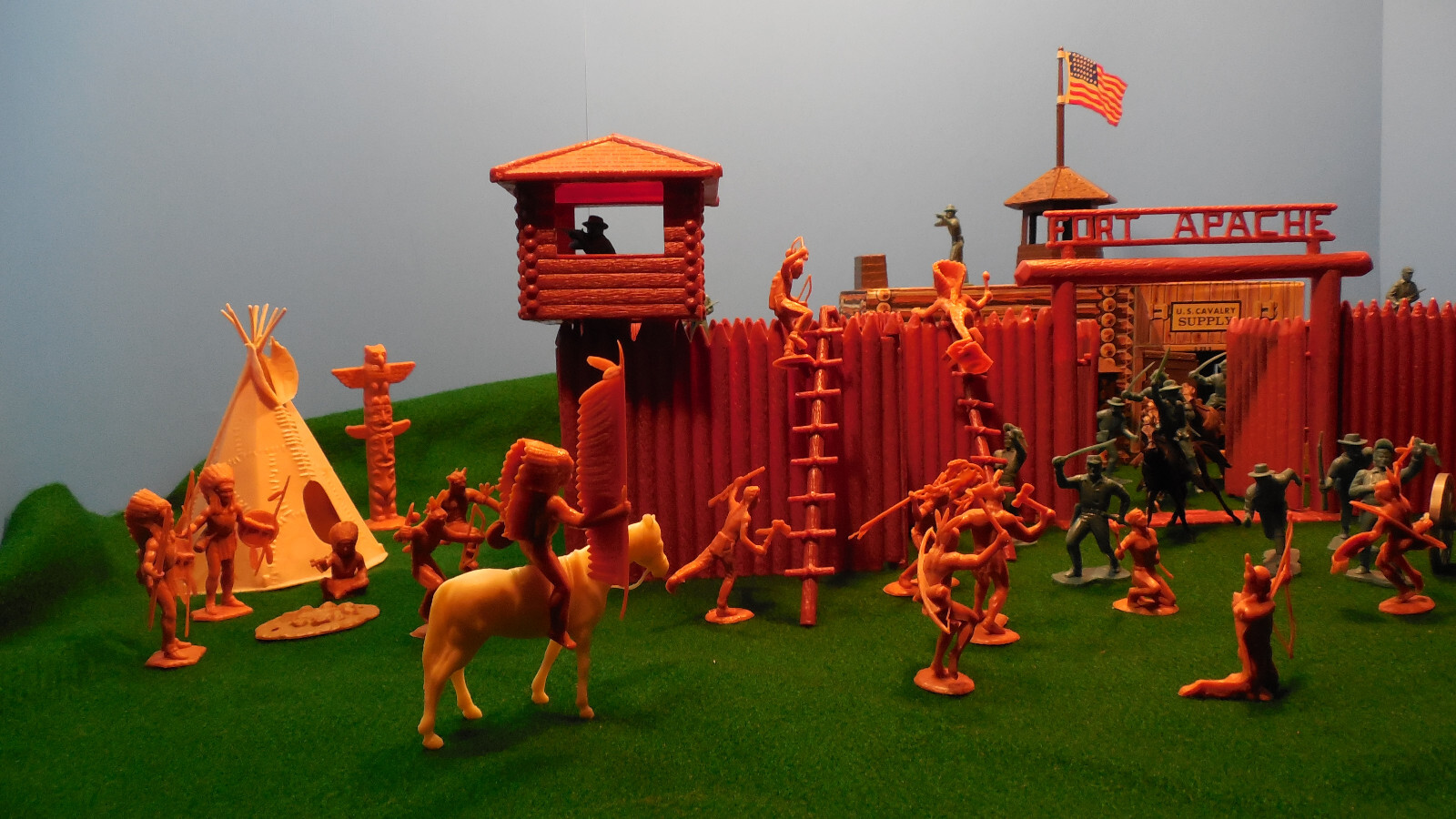 VINTAGE FORT APACHE MARX PLAYSET FORT, CAVALRY, INDIANS, ACCESSORIES