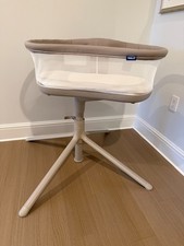 Halo Bassinest Swivel Sleeper Bedside Bassinet Removable Bed