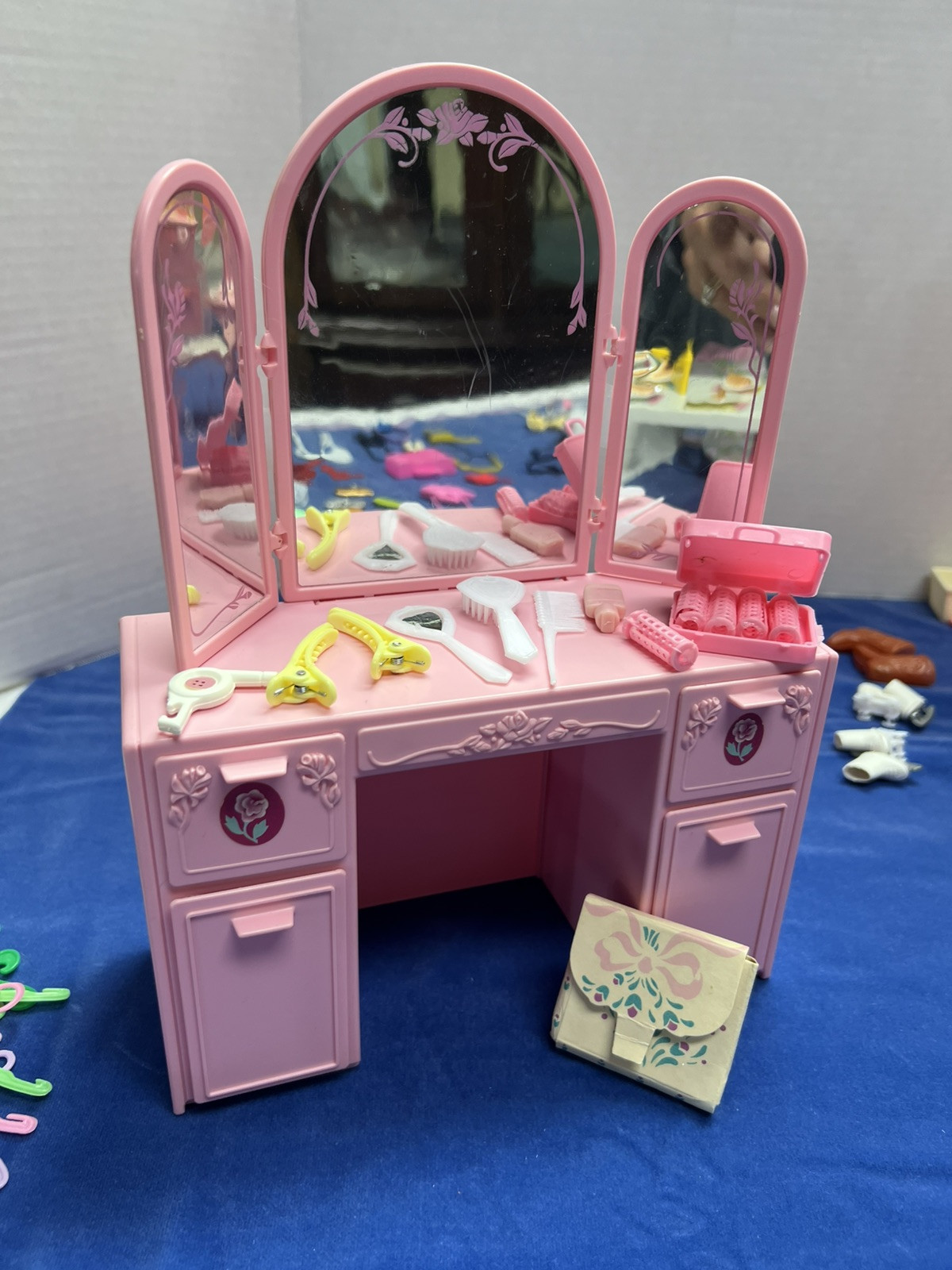 BARBIE FURNITURE LOT 1980s CLEAN SweetRoses Dressers Bed Frig Oven Table Chairs