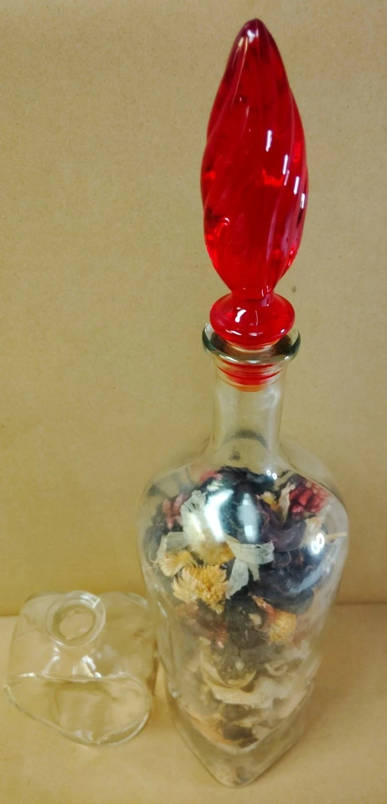 2 Glass Vases, 1 Large, 1 Small