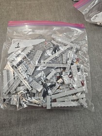 Lego 40174 Iconic Chess & Checkers Set w/ manual Not sure if all pieces are here