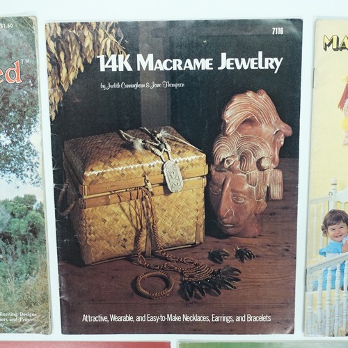 Lot of 7 Vintage 1970s Macrame Weaving Craft Booklet Magazines Assorted - Picture 6 of 23