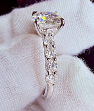 GRA Certified VVS1 2ct Round Cut Moissanite S...