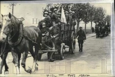 1940 Press Photo Allied POWs moved in horse-drawn carriages by Germans in WWII