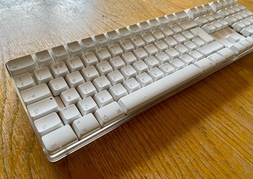 Apple Wireless Keyboard A1016 UK Layout - Picture 3 of 4
