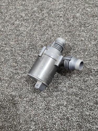 BMW X5 X6 E70 F15 E71 F16 ZUSATZWASSERPUMPE 9197085